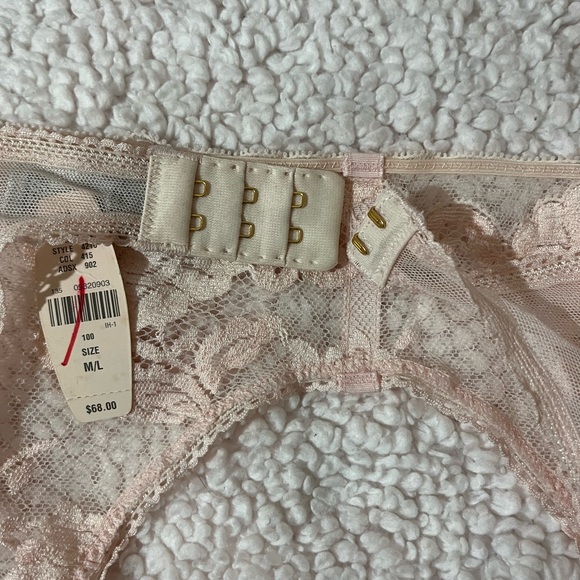 COPY - Victoria’s Secret Garter Belt Size:M/L - Picture 2 of 6